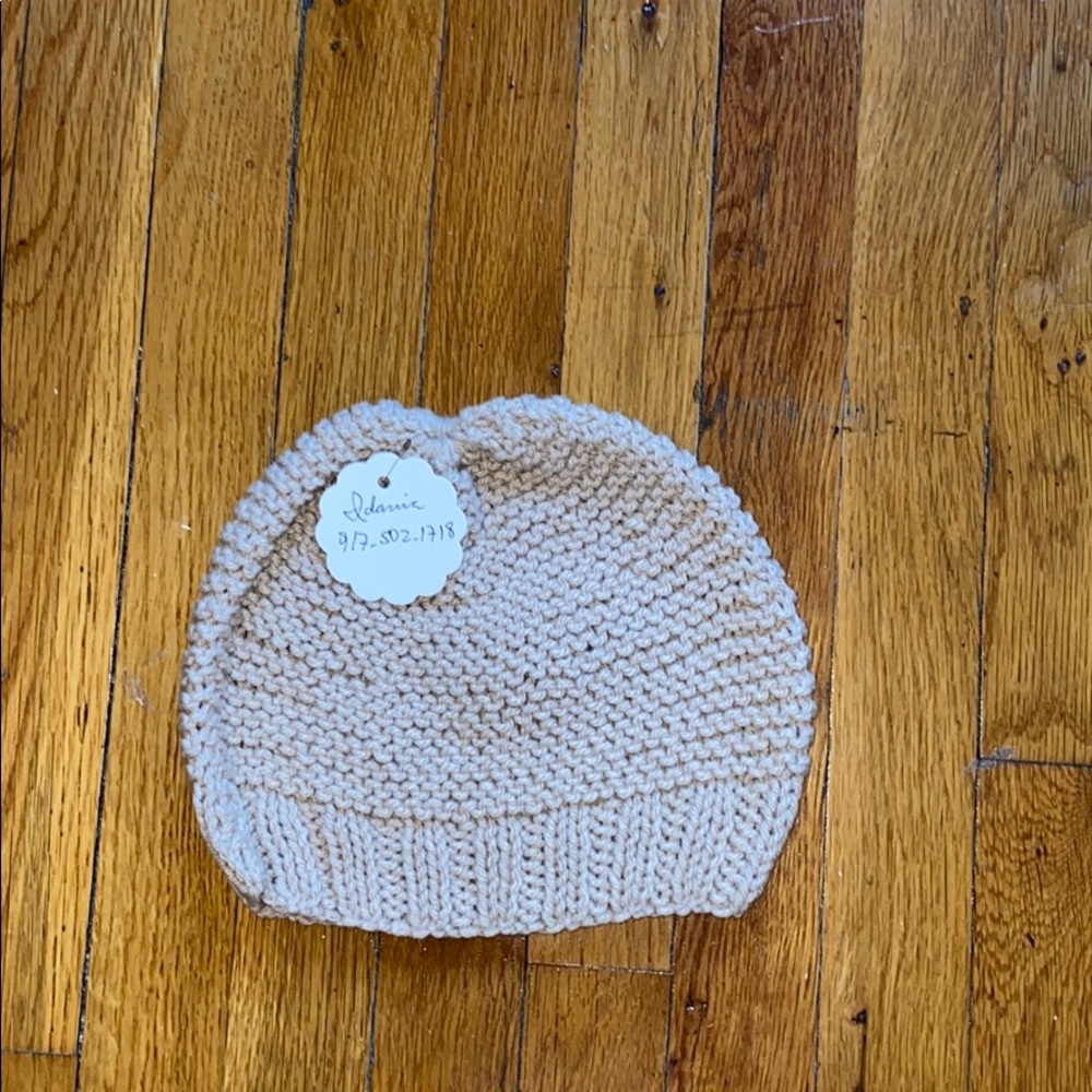 HAT - LANA. - Picture 2 of 4